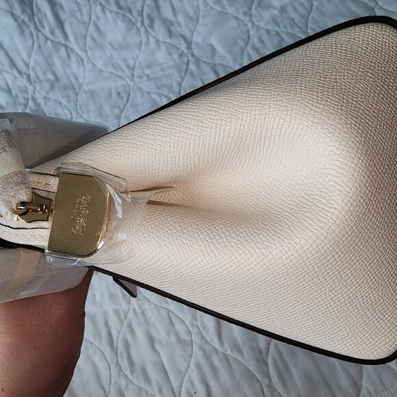 Coach Kailey Carryall - Picture 4 of 7